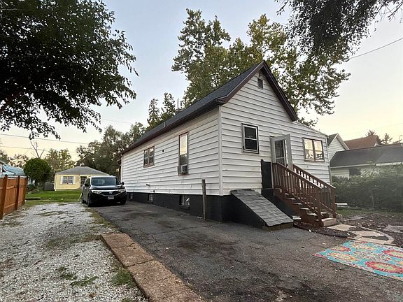 17th image of 2423 W Garden St