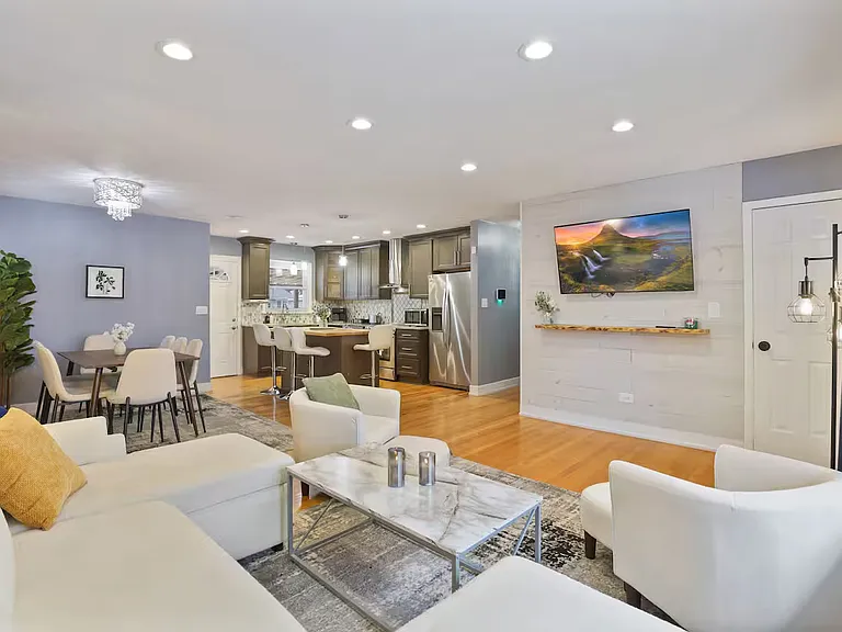 777 N Lombard St — Photo 8