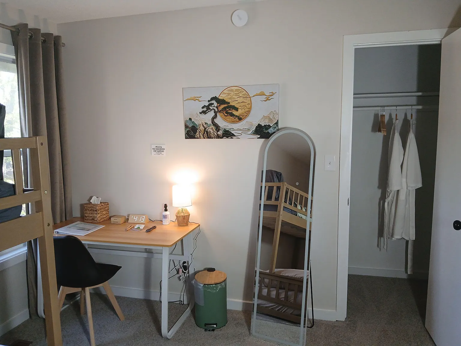 2 bed, 1.0 bath, 1900 sqft, $1,364 — Photo 2