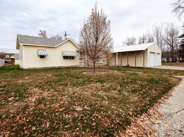 457 N 6th Ave, Forsyth, MT 59327