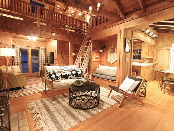 18 Mahkeenac Heights