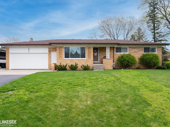 2932 Silverstone Ln, Waterford, MI 48329