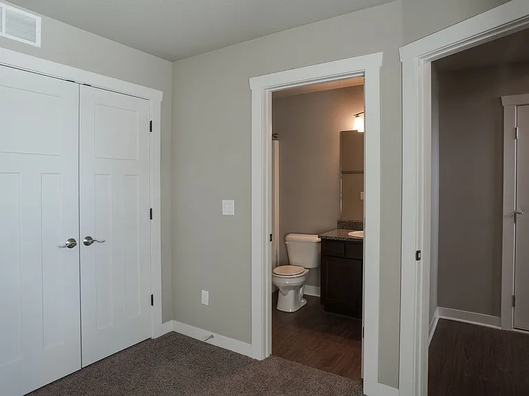 Ironwood Glen Townhomes — Photo 10
