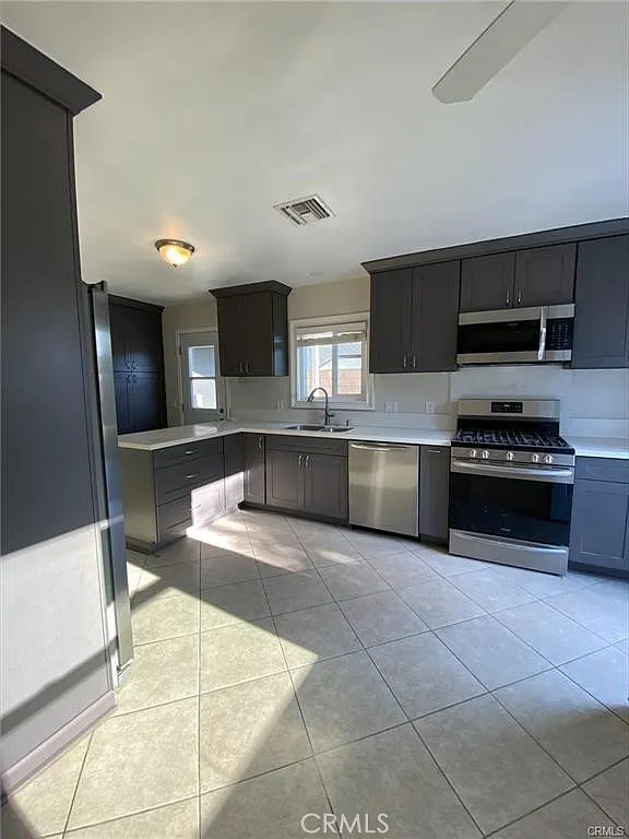 3 bed, 1.5 bath, 1299 sqft, $4,500 — Photo 1