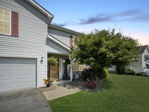 103 Northern Ct, Mount Hope, WV 25880