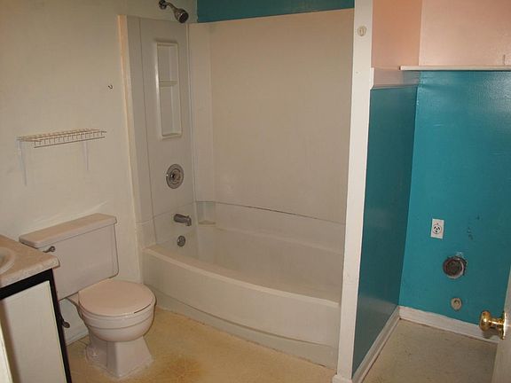 Restroom with Laundary