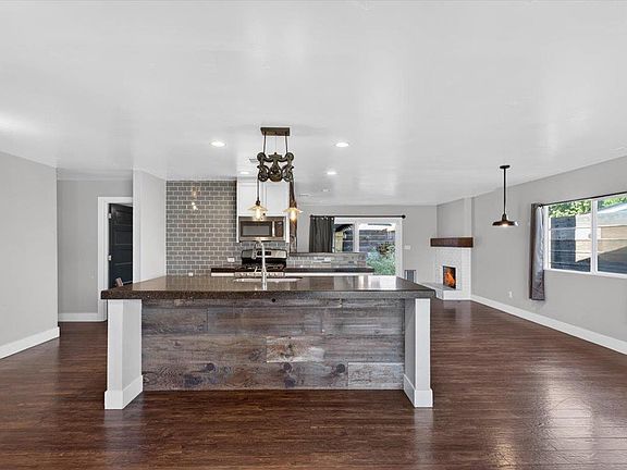 5th image of 2424 Killarney Way