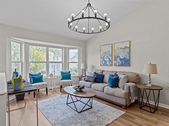 3rd image of 120 Bracadale Ave