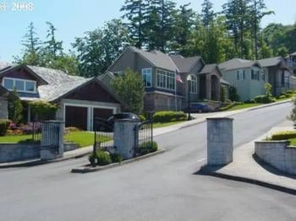 11190 SE Scotts Summit Ct, Happy Valley, OR 97086