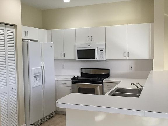 5th image of 189 E Bayridge Dr