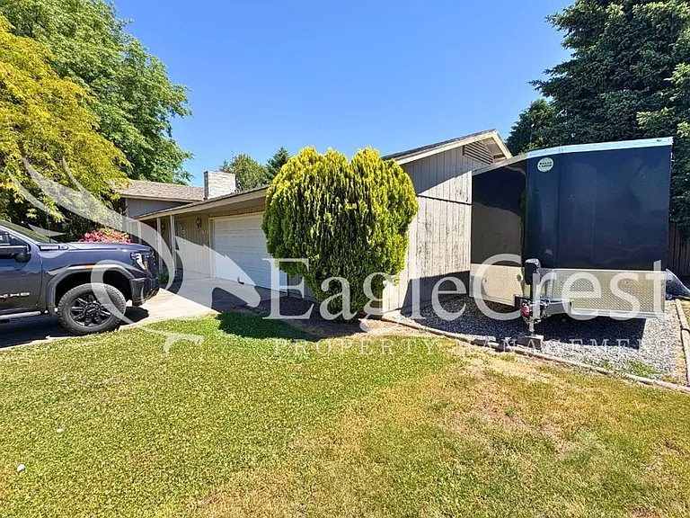 924 Shasta Dr — Photo 10