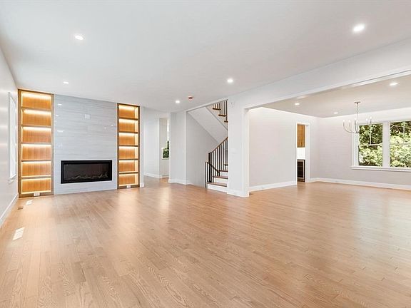 3rd image of 89 Spring St