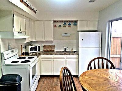 1st image of 1607 Cottonwood Dr #D