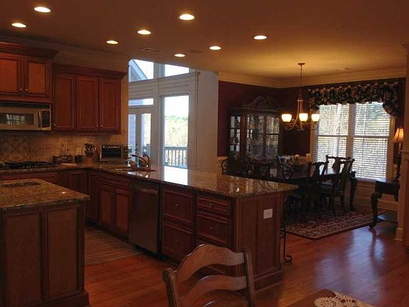 5th image of 228 Stillwater Ln