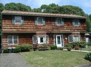 7 Commonwealth Ave, Lake Grove, NY 11755