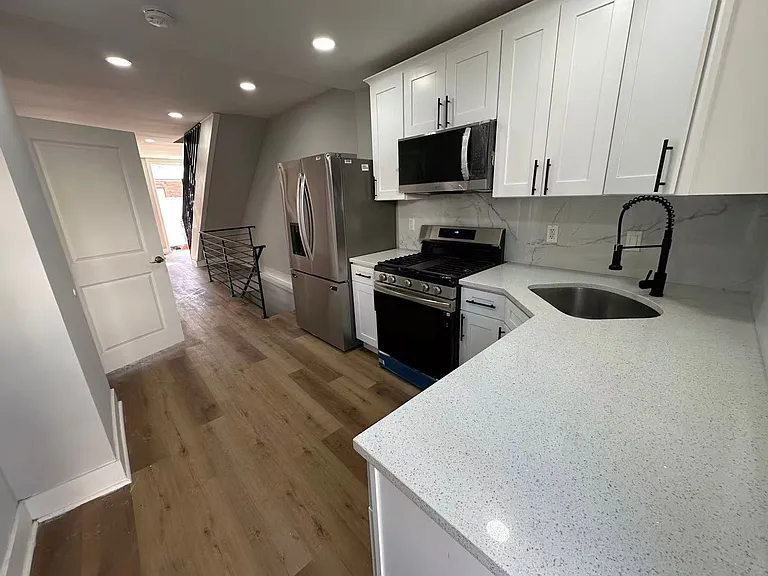 2241 Jackson St — Photo 18