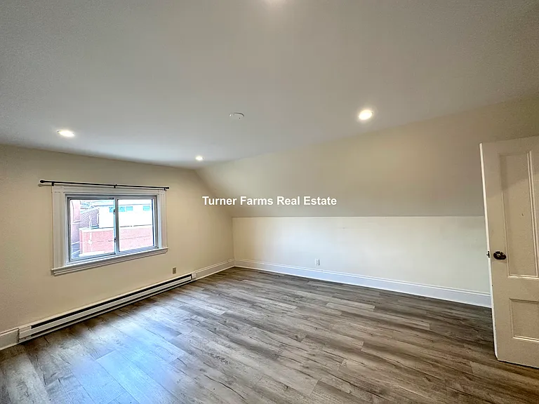 72 Roseclair St #2R — Photo 5