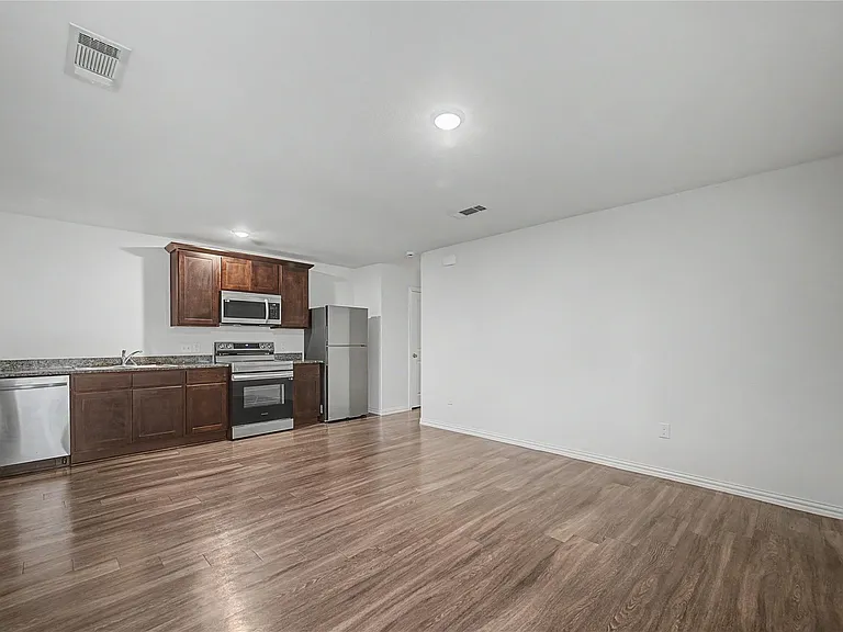 5409 Nielan St #B — Photo 8