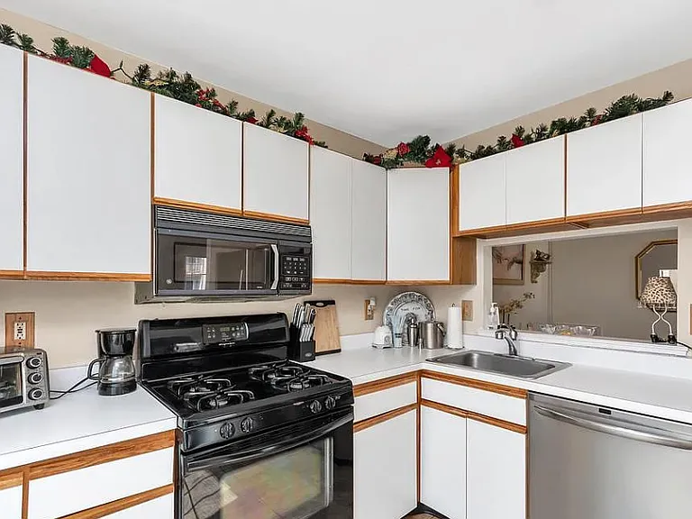 2501 Thistledown Ct #2501 — Photo 5