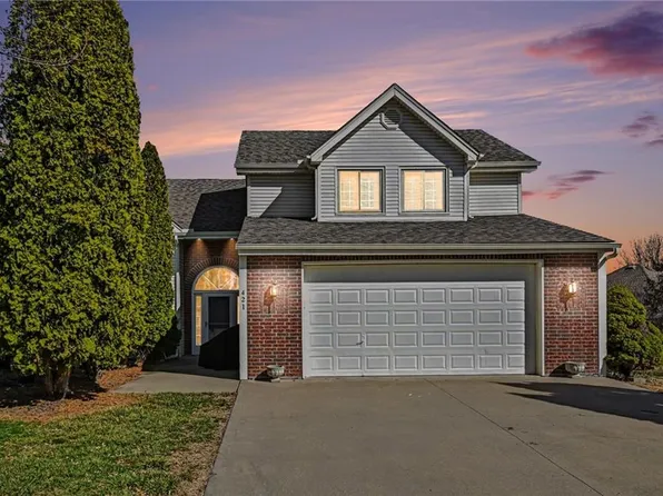 421 Fletcher Dr, Smithville, MO 64089