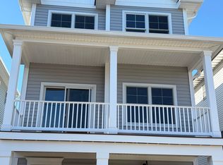 36A E North St, Highlands, NJ 07732