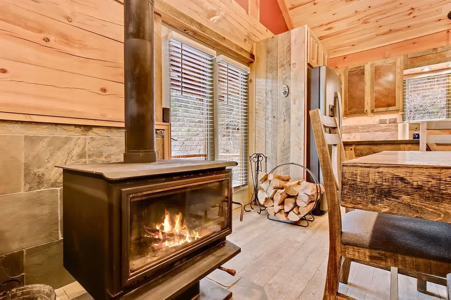 3 bed, 2.0 bath, $7,385 — Photo 2
