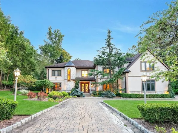 32 Hampshire Hill Rd, Upper Saddle River, NJ 07458