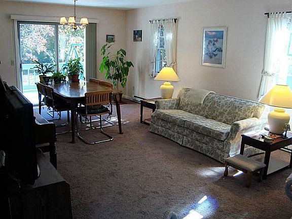 5th image of 255 Willard Ave