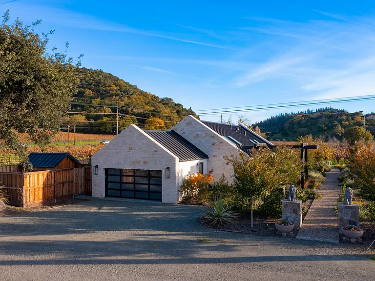 6161 Silverado Trl — Photo 49