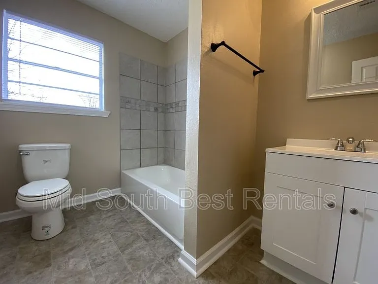 620 E Bethany Rd — Photo 7