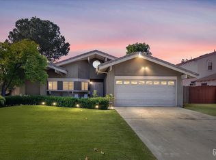 7037 Chalmette Dr, Bakersfield, CA