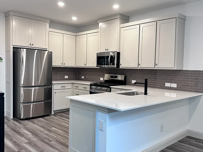 609 Friendswood Dr — Photo 4