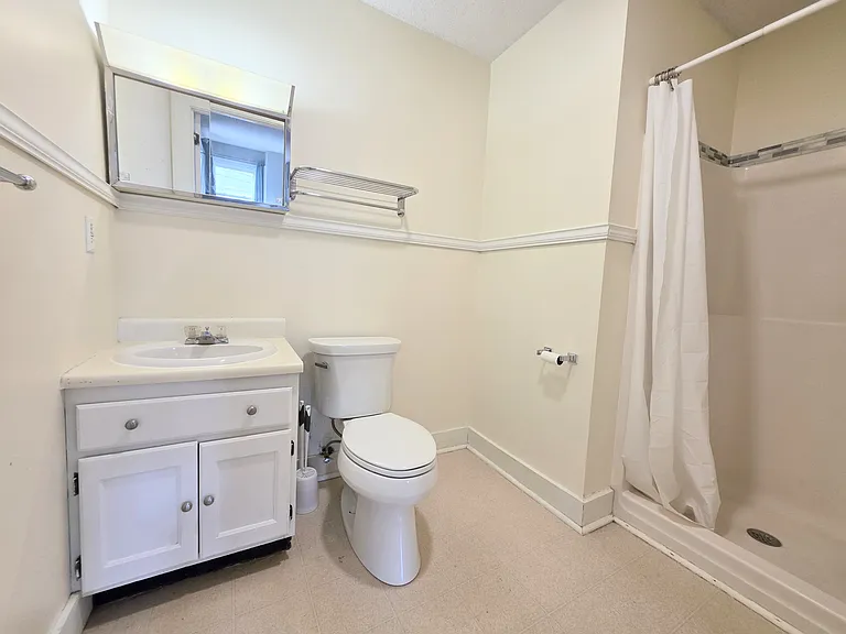 80 N State St #4 — Photo 6