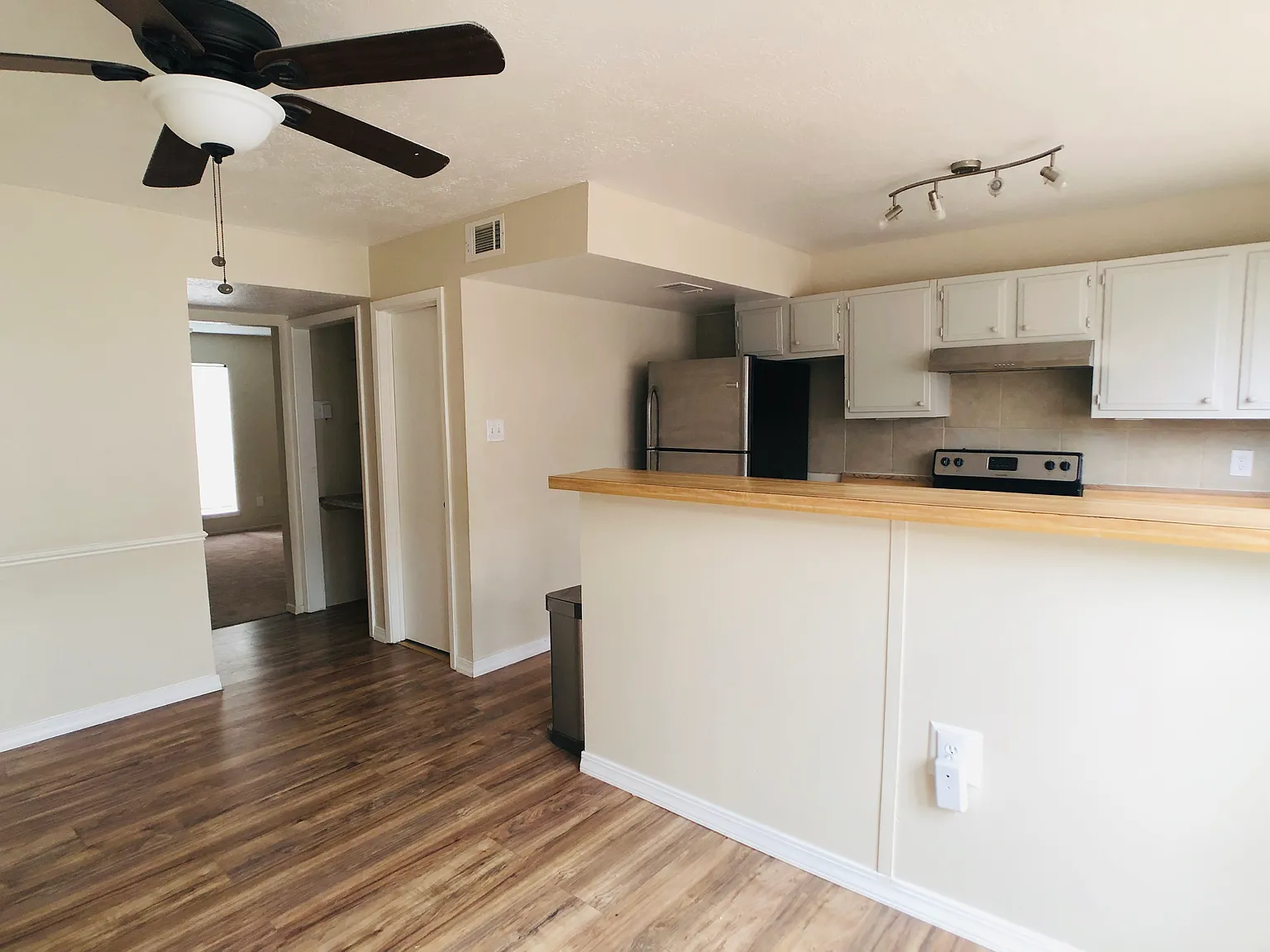 7009 Chasewood — Photo 2