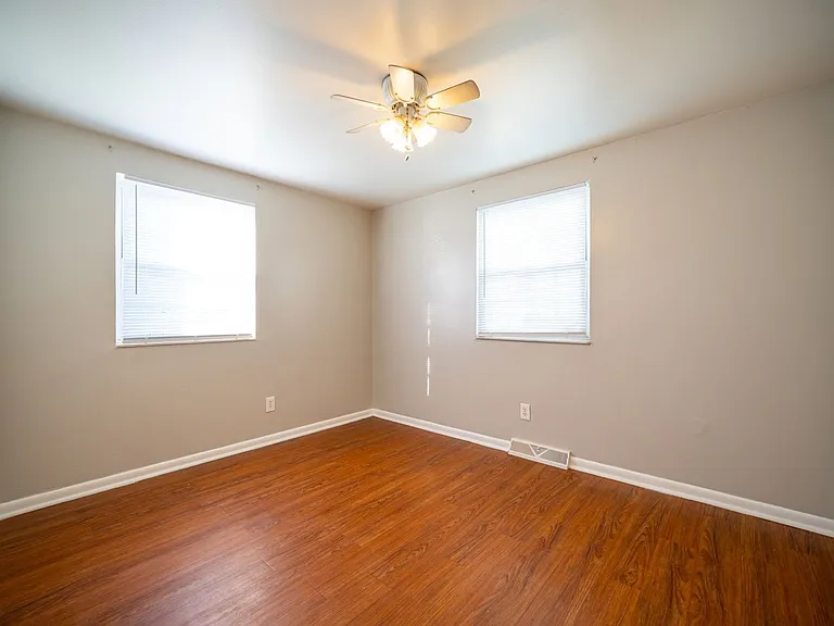 472 Elsmere St #C — Photo 6