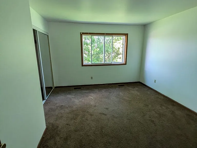 7345 Whitcomb St — Photo 5
