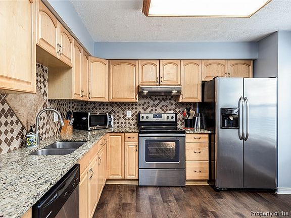 5th image of 136 Whitewater Dr