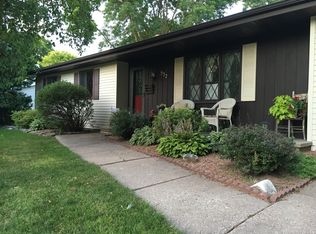 532 N Canterbury Dr, Appleton, WI 54915