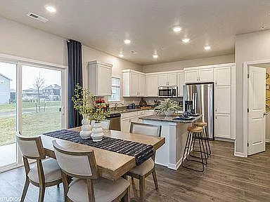 856 NE Larkspur Ave — Photo 4