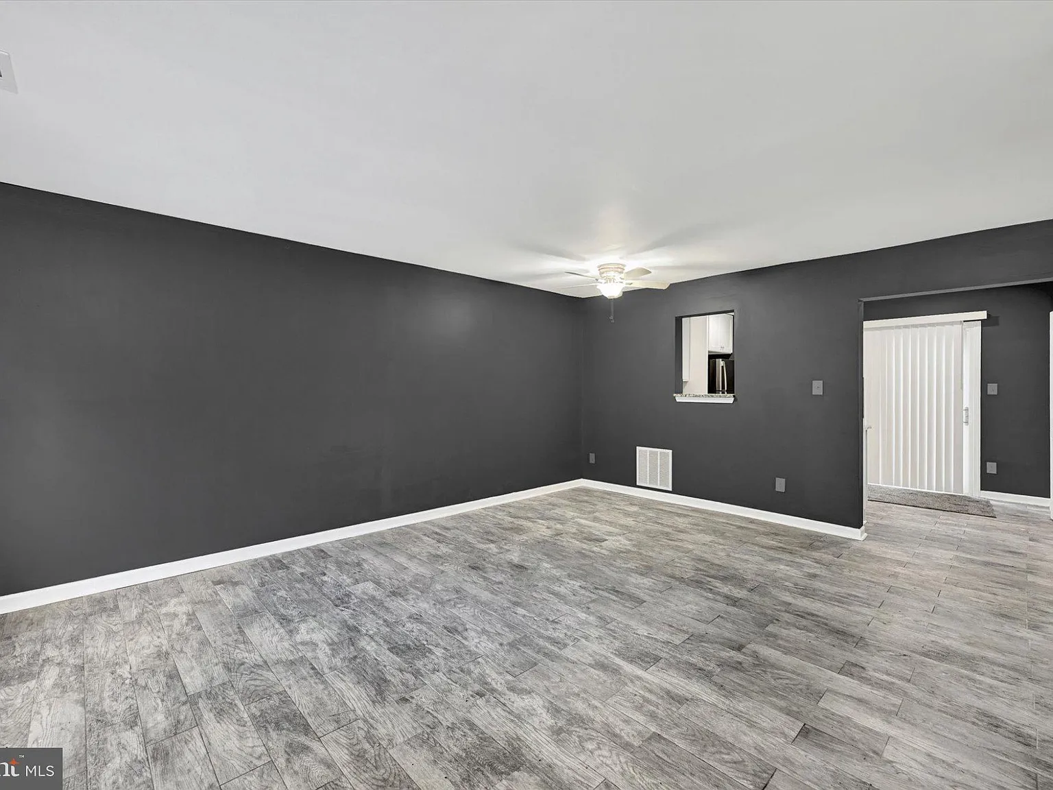 2 bed, 1.5 bath, 1008 sqft, $1,800 — Photo 2