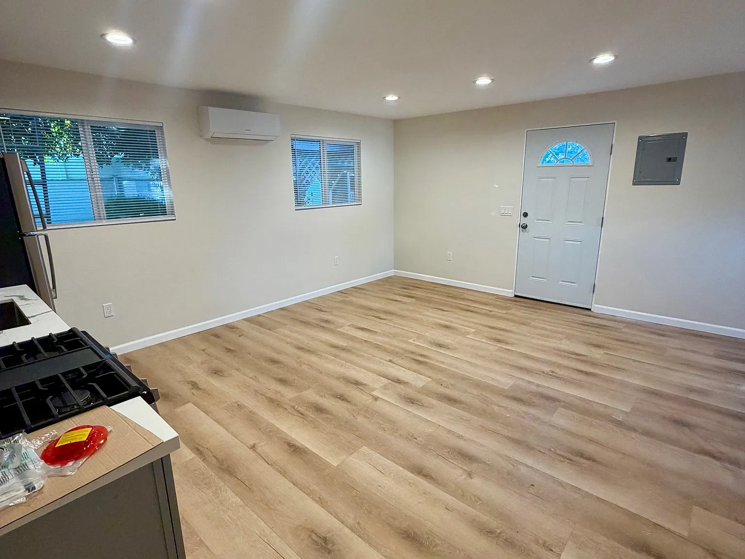 Studio, 415 sqft, $2,300 — Photo 4