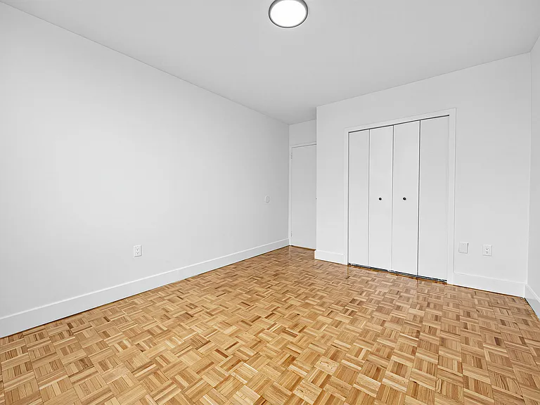 3950 Lawrence Ave E — Photo 17