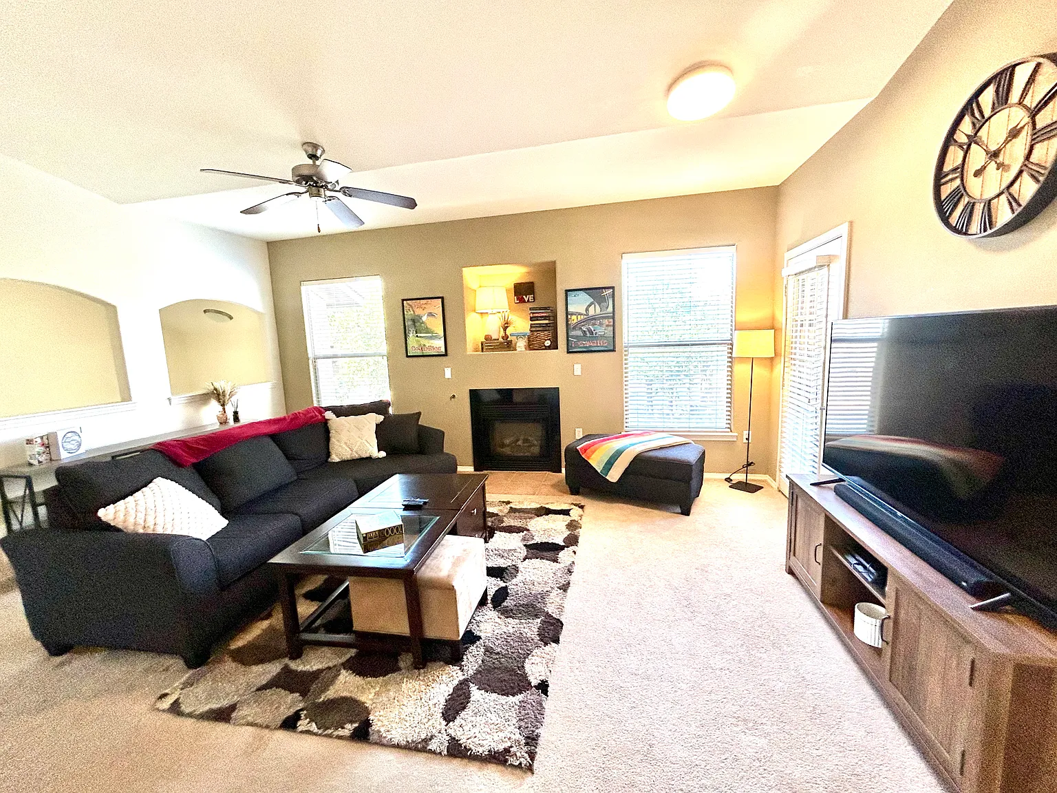 3 bed, 1291 sqft, $3,500 — Photo 2