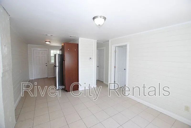 2 bed, 1.0 bath, 650 sqft, $1,400 — Photo 2