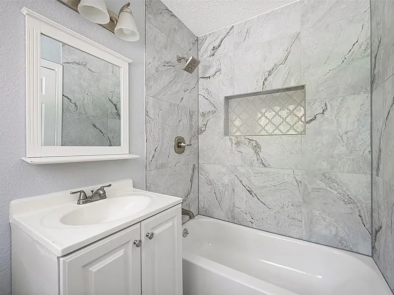325 Paddy St — Photo 11