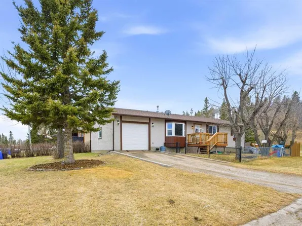 616 N 1st St NE, Sundre, AB T0M 1X0