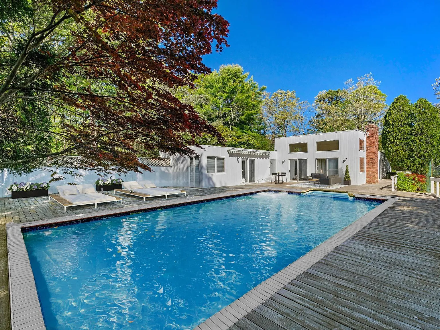 Chic Quogue Summer Getaway With Pool and Tennis — Photo 2