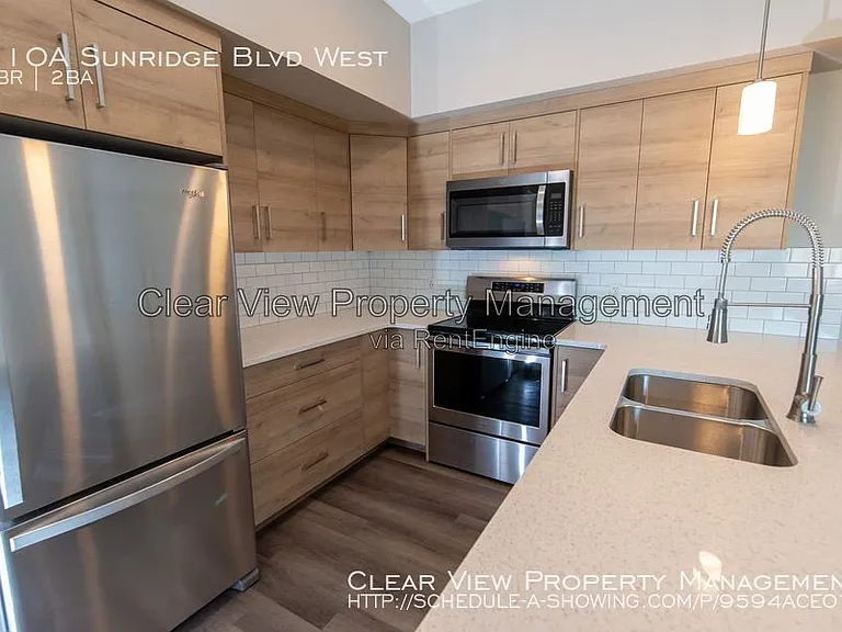 98 Sunridge Blvd W #UPPER LEVEL — Photo 4