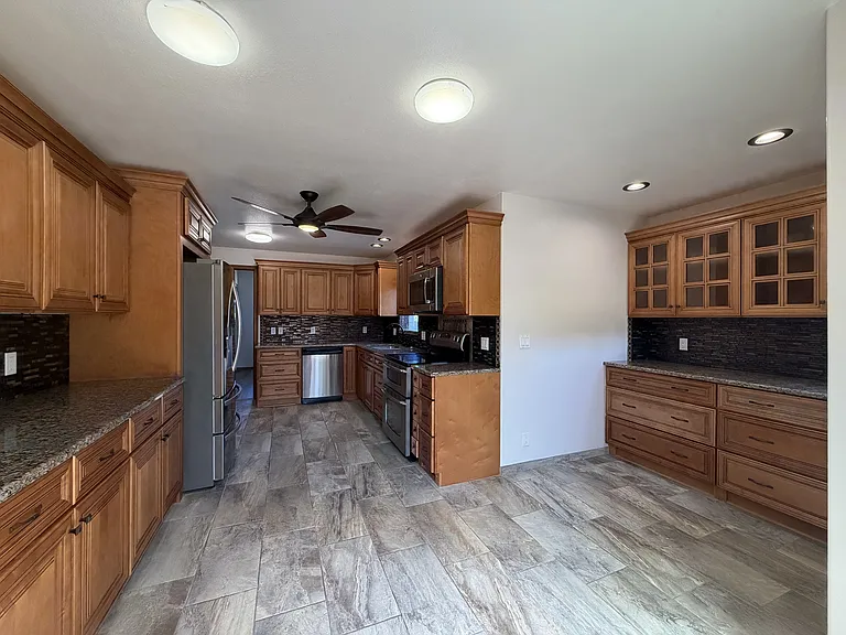 304 Oak St — Photo 15