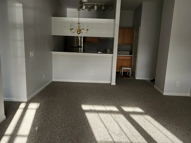 2690 S Knightsbridge Cir — Photo 2